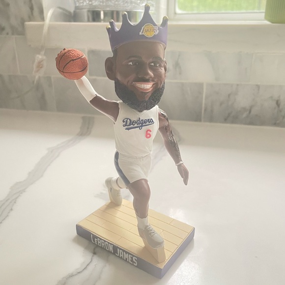 NIB Lebron James Dodger Stadium bobble head 🎁 - Picture 7 of 7